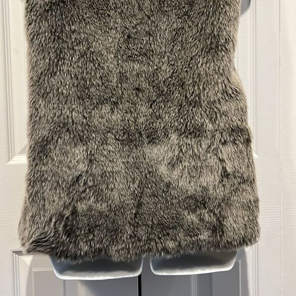 Aritzia‎ Talula Romilly Grey/Black Faux Fur Vest Size XS - Picture 8 of 12